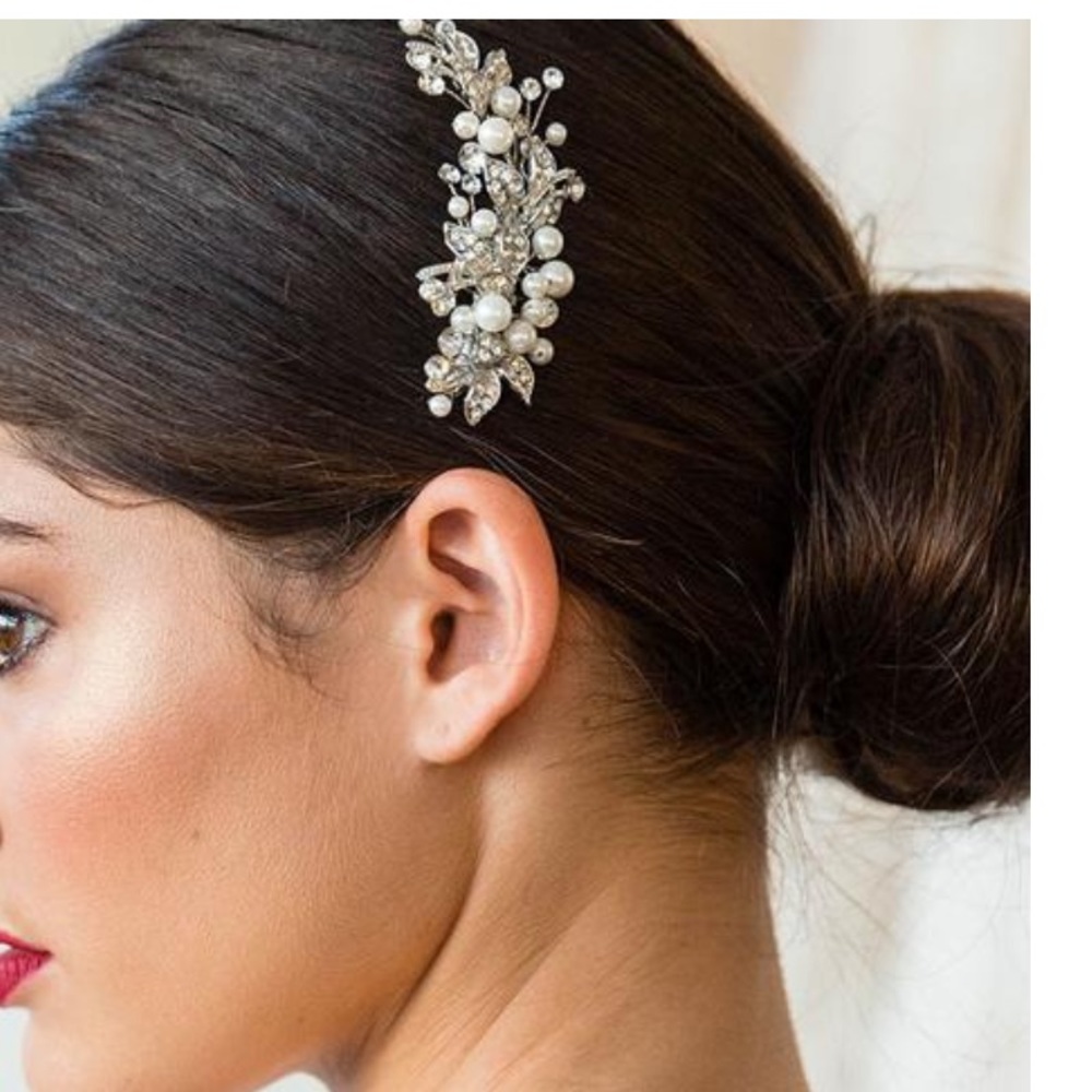 Brides & Hairpins NWT (c)CATHERINE COMB